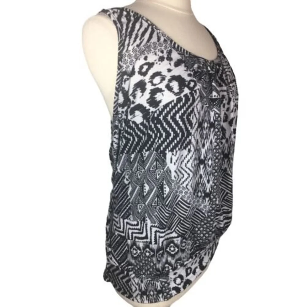 EYESHADOW Women's 3X Black White Print Pullover Tank Top Criss Cross Back - Picture 3 of 9